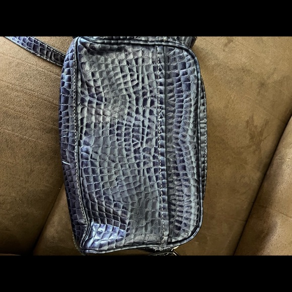 Kathy Van Zeeland crossbody purse - Picture 2 of 8